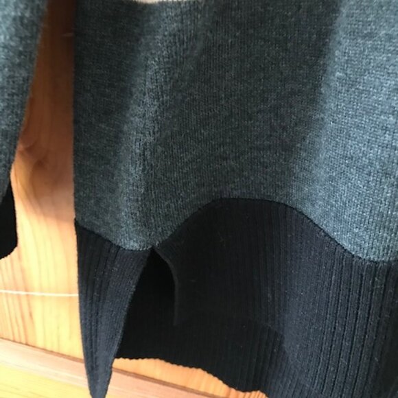 High collar long sleeve sweater, size L. - Picture 4 of 4